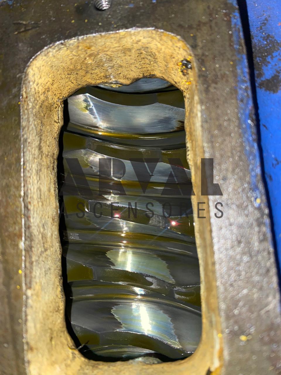 Reparación de filtración de aceite · foto 4